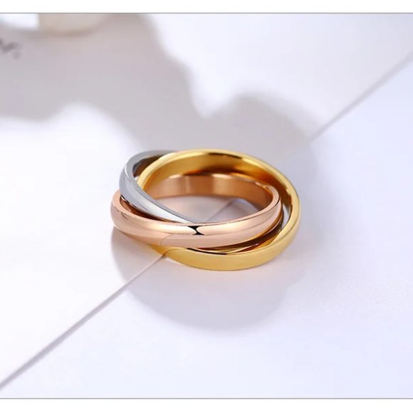 Stunning Homage " Trinity Love Ring " 18k Yellow, White and Rose Gold - Picture 5 of 8